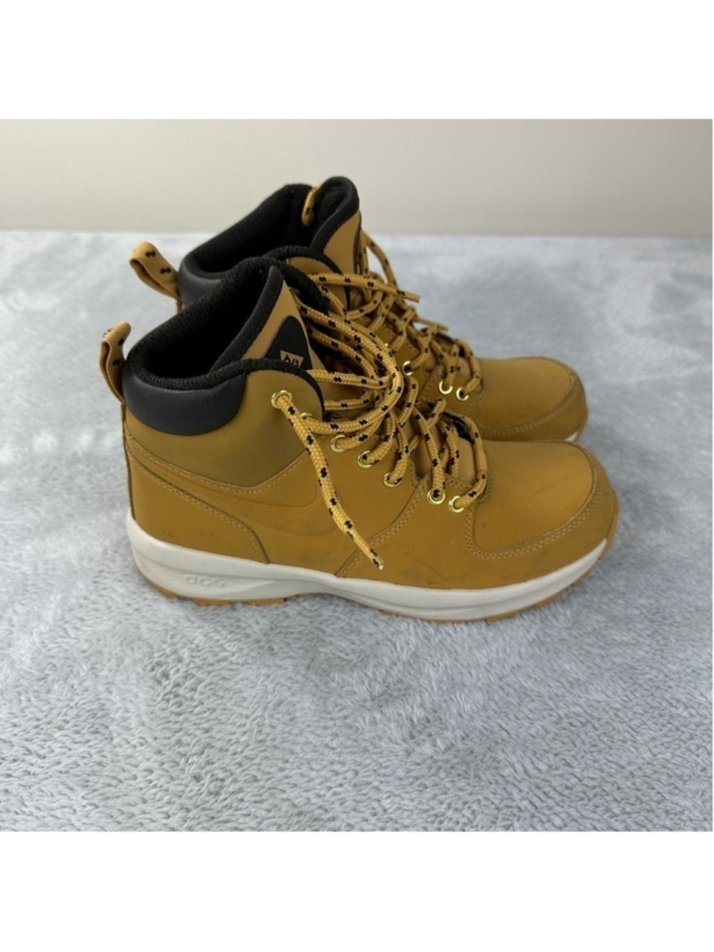 Nike ACG Manoa Leather Boots Haystack Size 4.5Y - Picture 4 of 13